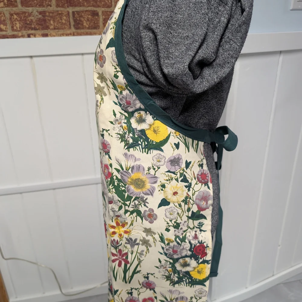 Chic Botanical Apron with Green Straps Smithsonian Institution